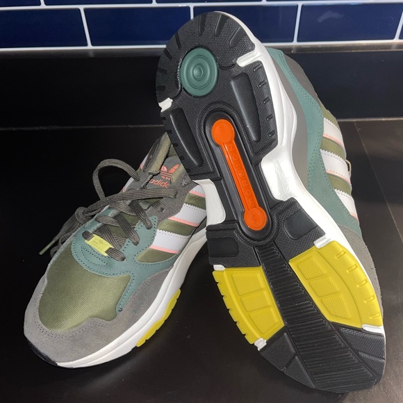 adidas Originals Retropy F90 Casual Sneakers - Picture 3 of 5